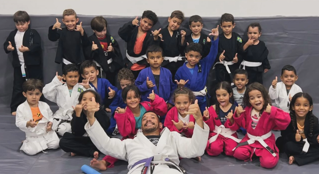 Aula infantil de jiu-jitsu
